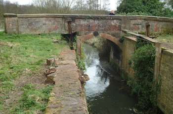 Briggate lock gates and bridge April 2003