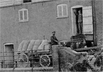 Detail of the loaded waggon from top photograph