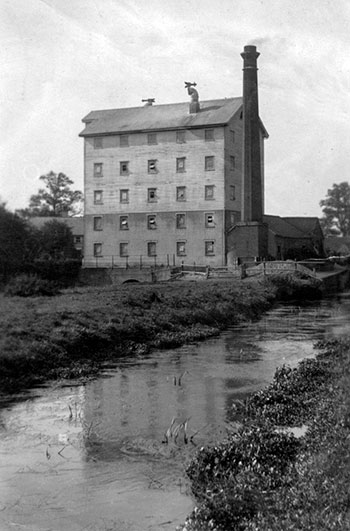 Steam engine running c.1914