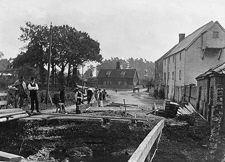 Rebuilding the bridge after the August 1912 flood